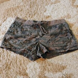 Ana Camo Print Women's Shorts Size 10